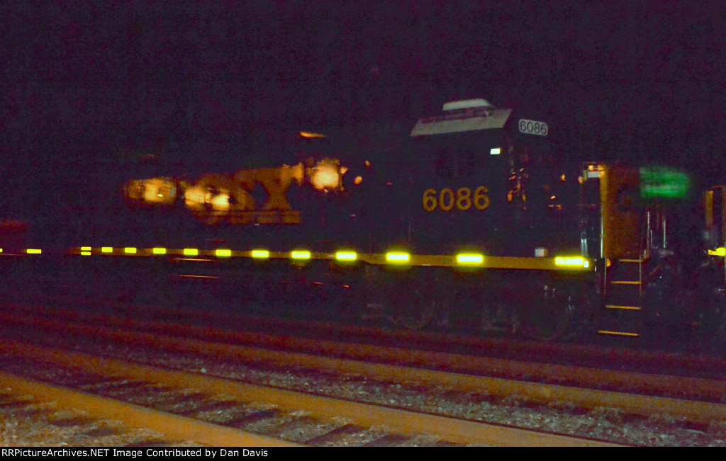 CSX GP40-2 6086 on Q439-04